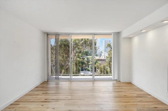 Building Photo - "Chic 1-Bedroom Oasis with Modern Elegance...