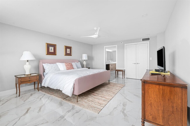 Building Photo - 777 Bayshore Dr