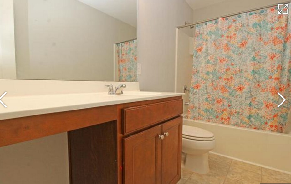 Building Photo - 332 Fox Ridge Ln