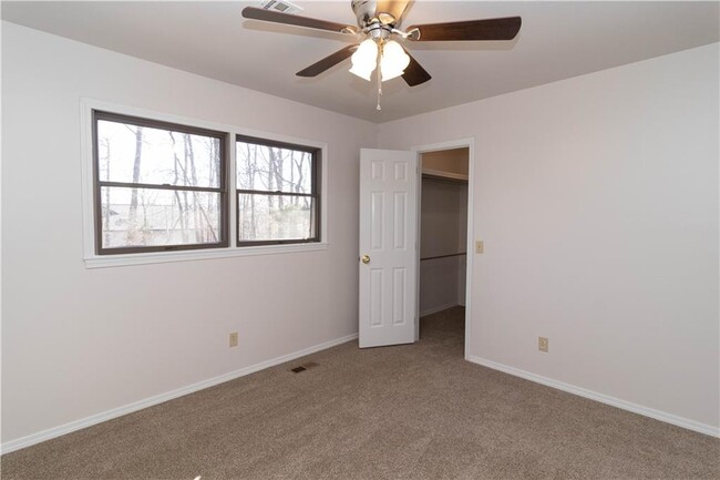 Building Photo - 1 Sandon Ln