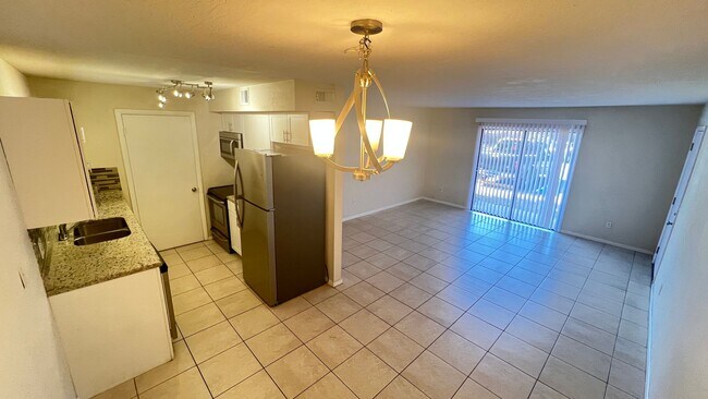 Building Photo - Cozy 2 BD/ 2 BA Apartment in Palm Bay! Washer and Dryer INCLUDED!