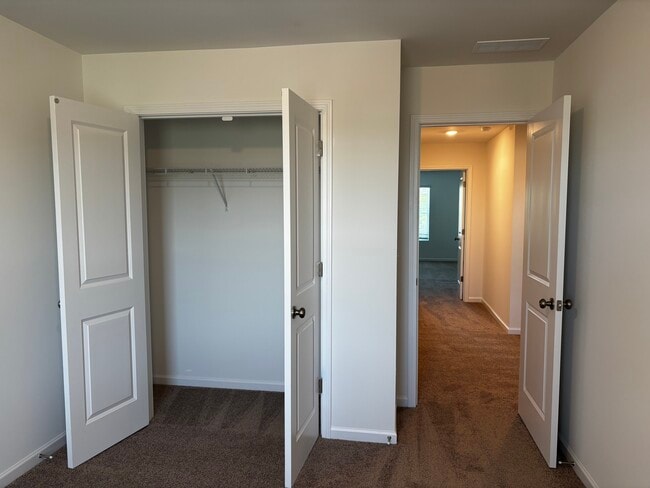Building Photo - 2721 Yeager Dr NW
