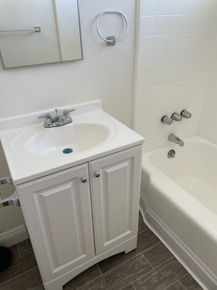 Bath/New Vanity - 12233 Vanowen St