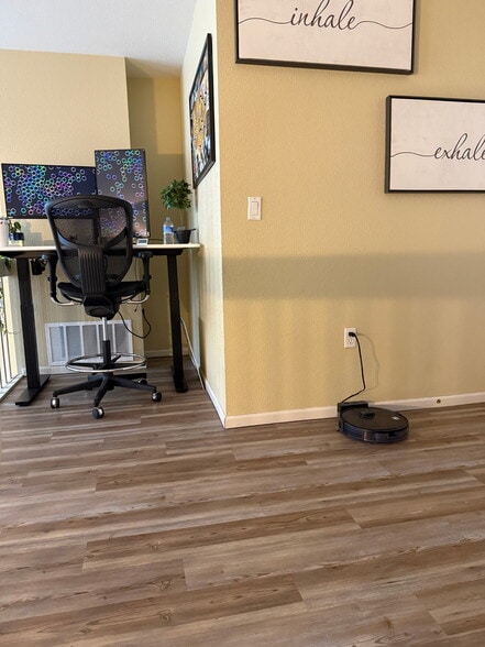 Building Photo - 2436 W 82nd Pl