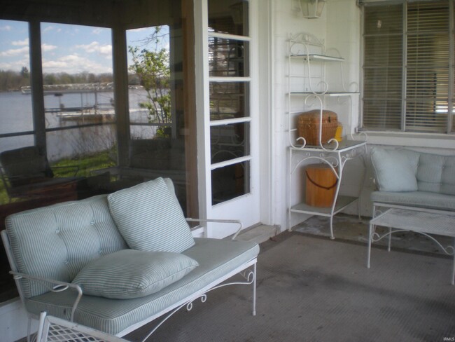 Building Photo - 35-Lane280 Lane 280 E