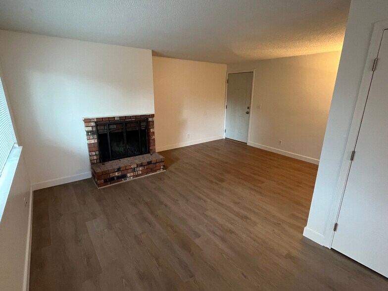 Building Photo - 3335 Willow Ct SE