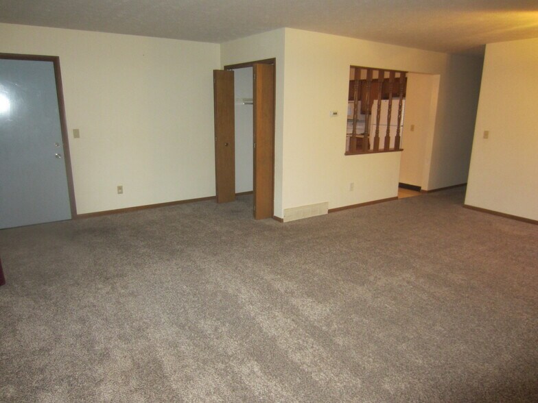 Building Photo - 2436 Grovewood Ave