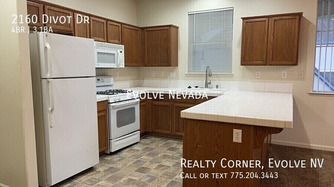 Building Photo - 2160 Divot Dr