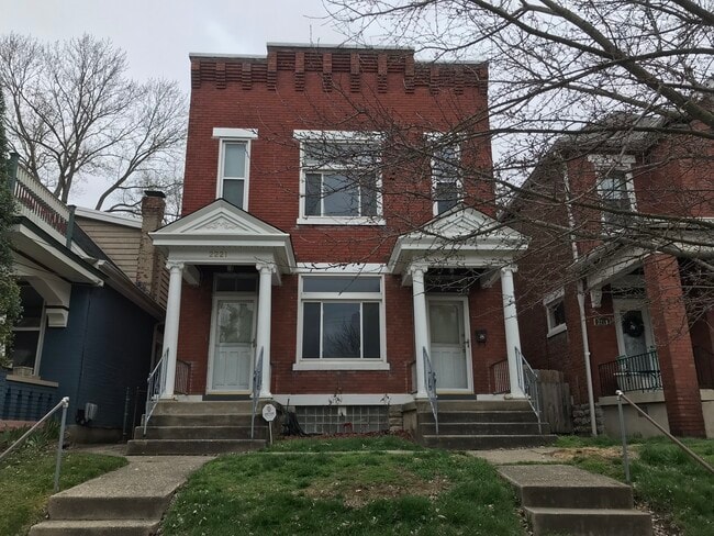 Primary Photo - 2221 Oakland Ave