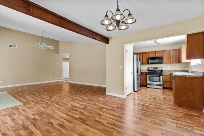 Building Photo - 625 Oxford Hall Dr SW