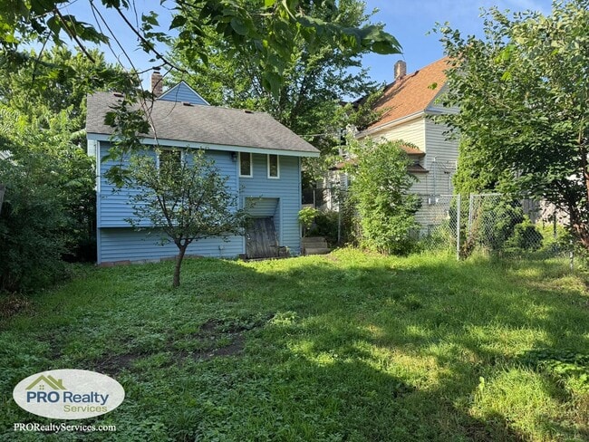 Building Photo - 2 Bedroom House In St. Paul