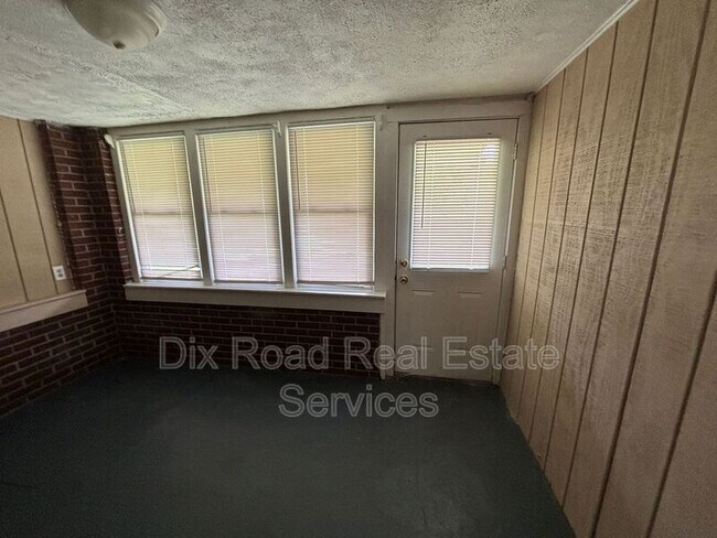 Building Photo - 123 N Miami St