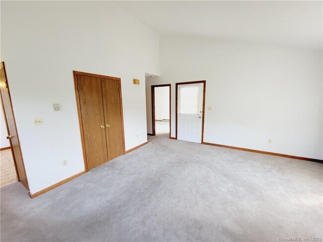 Building Photo - 96 Valley Dr