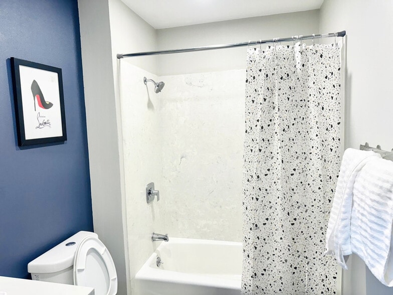 Building Photo - 1063-67 Gillespie Dr