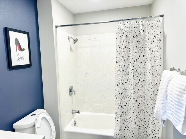 Building Photo - 1063-67 Gillespie Dr