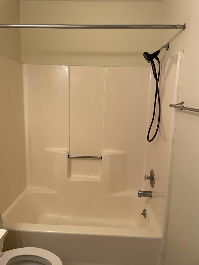 Building Photo - 152 Harvest Dr