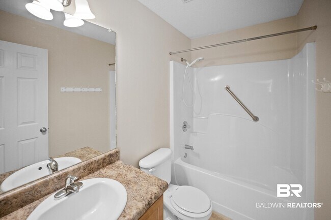 Building Photo - 13097 Concord Dr E