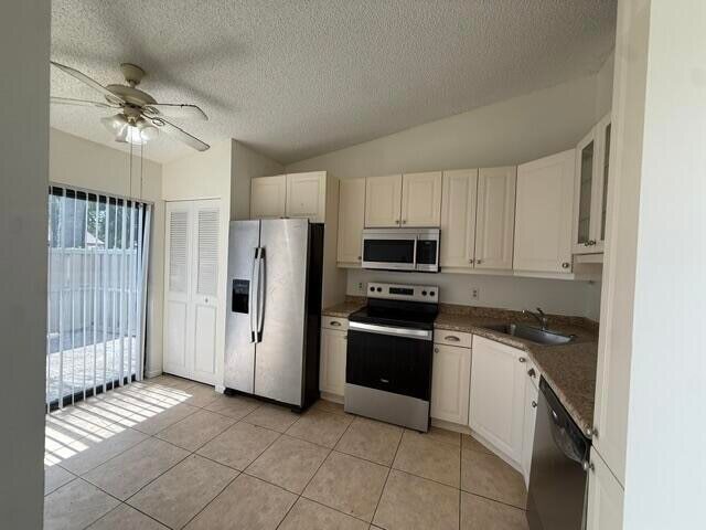 Building Photo - 1028 Green Pine Blvd