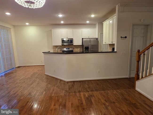 Building Photo - 43855 Chadwick Terrace