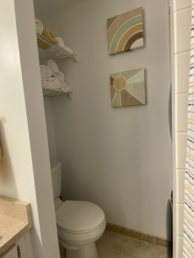 Building Photo - "Fully Furnished 2-Bed Condo Oasis in Tarpon Springs – Your Cozy Retreat Awaits!"