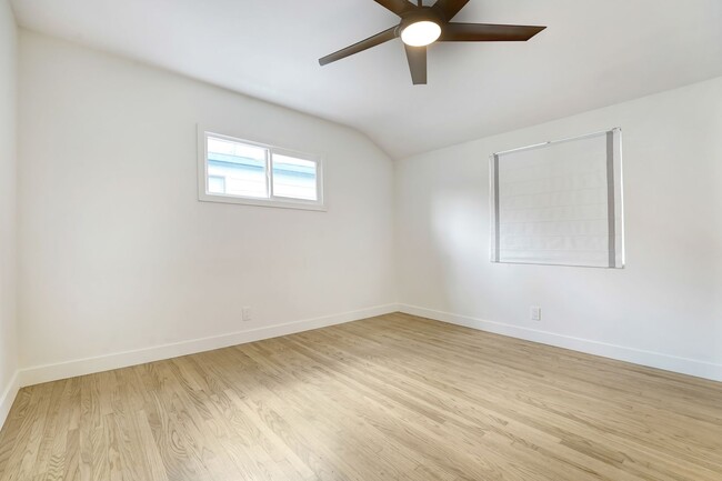 Building Photo - 6465 Ivarene Ave