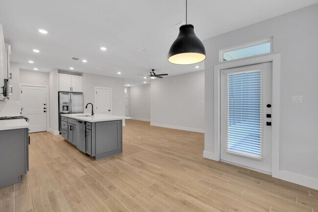 Building Photo - 13604 Giovannis Gdn