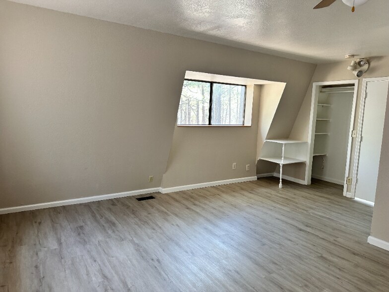 Building Photo - 3380 Timber Dr