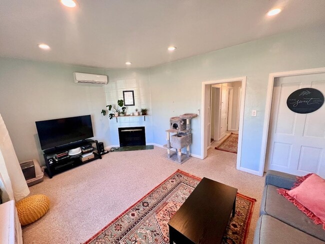 Building Photo - 184 N 200 E