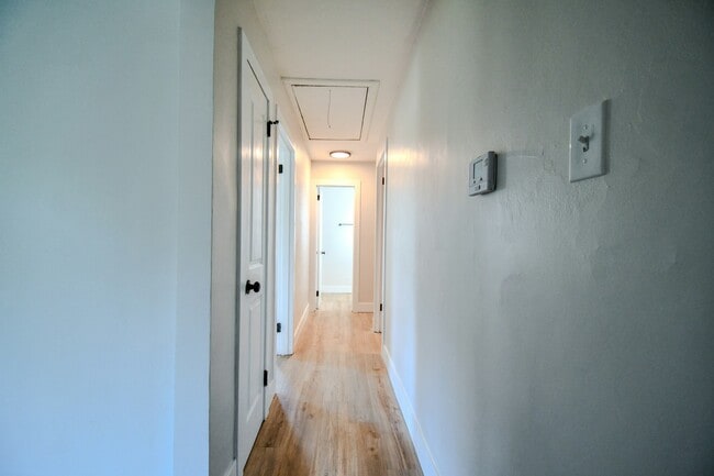 Building Photo - 4126 Sylvan Dr