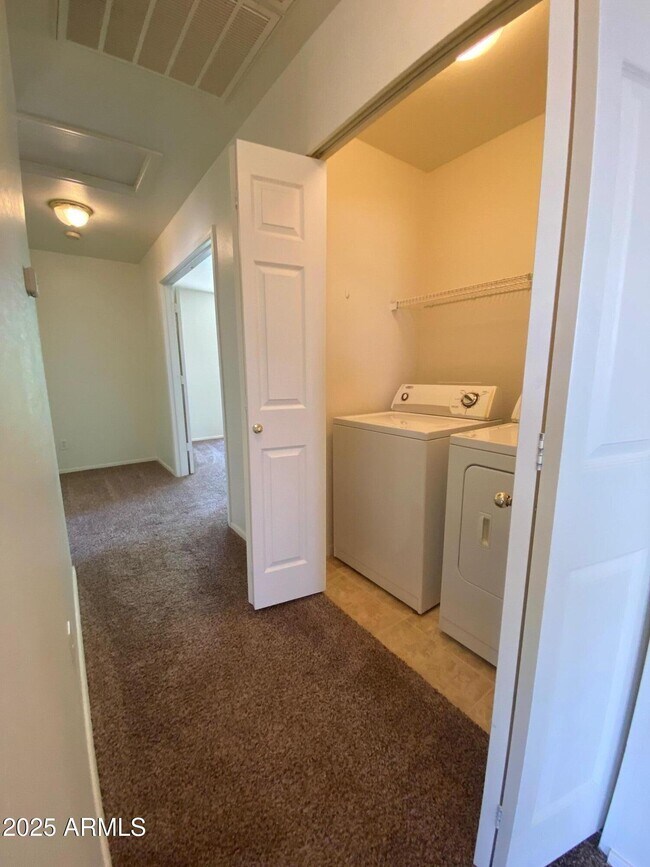 Building Photo - 12360 W Heatherbrae Dr