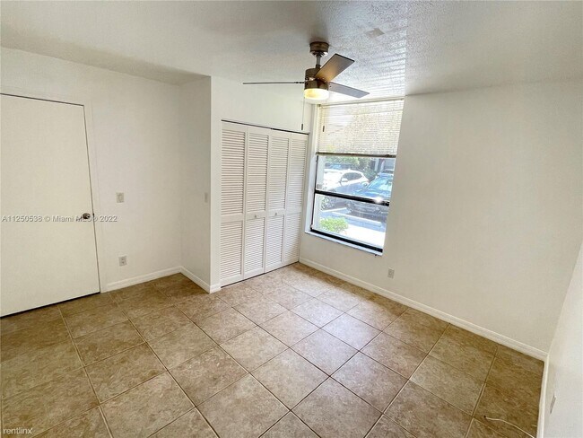 Building Photo - 3 br, 3 bath House - 5762 Fox Hollow Dr Apt C