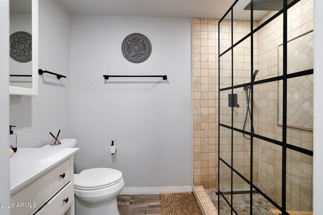 Building Photo - 615 E Portland St