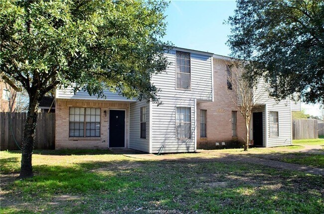 Primary Photo - 1805 Woodsman Dr