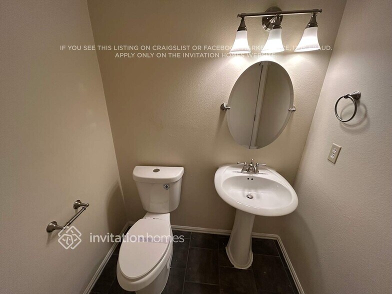 Building Photo - 5325 W 115th Pl