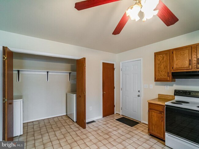 Building Photo - 26185 Independence Rd