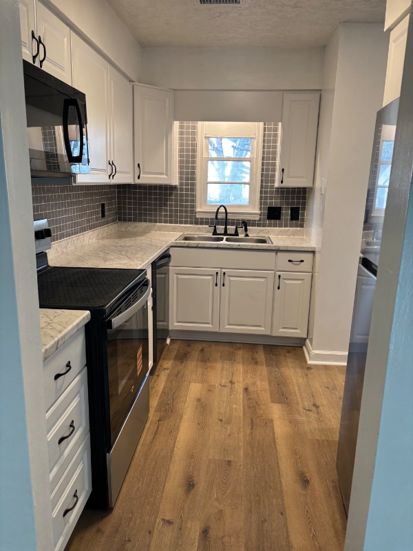 Building Photo - 3704 Pine Knoll Dr