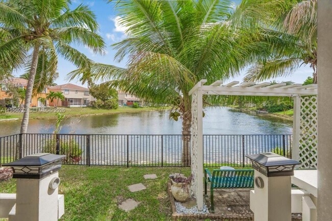 Building Photo - 1820 Vista Way