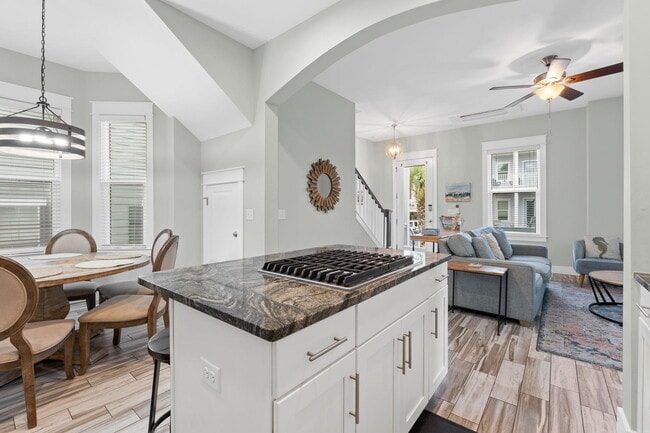 Building Photo - 21 Magical Pl