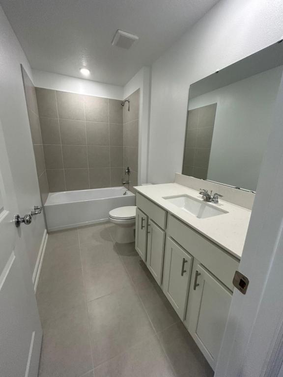 Building Photo - 5686 Portico Pl