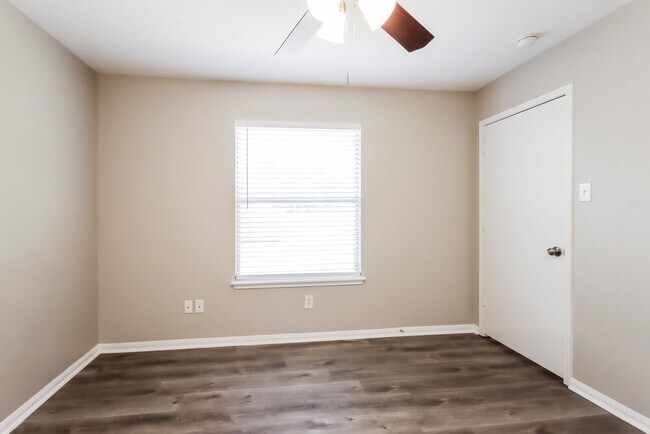 Building Photo - 7931 Evergreen Terrace Ln