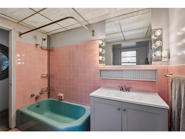 Building Photo - 5636 Twin Lake Terrace N