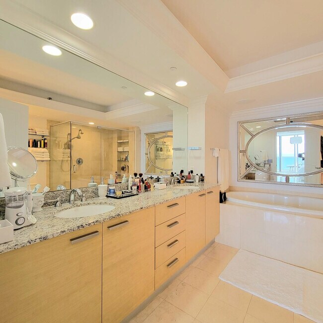 Building Photo - 1830 S Ocean Dr