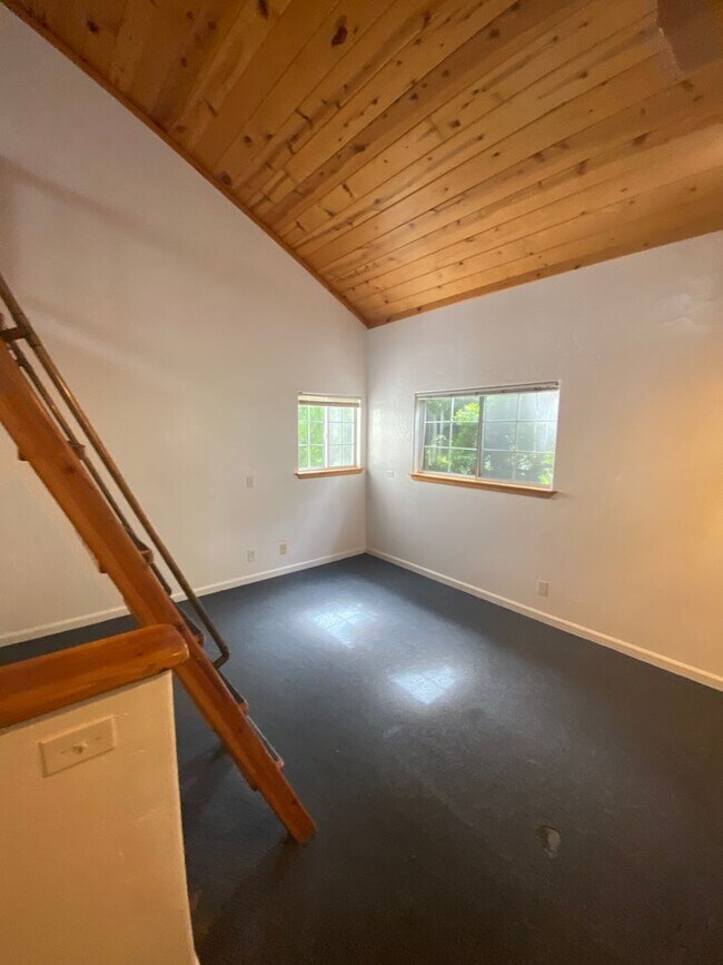 Building Photo - 6535 El Nido Ln