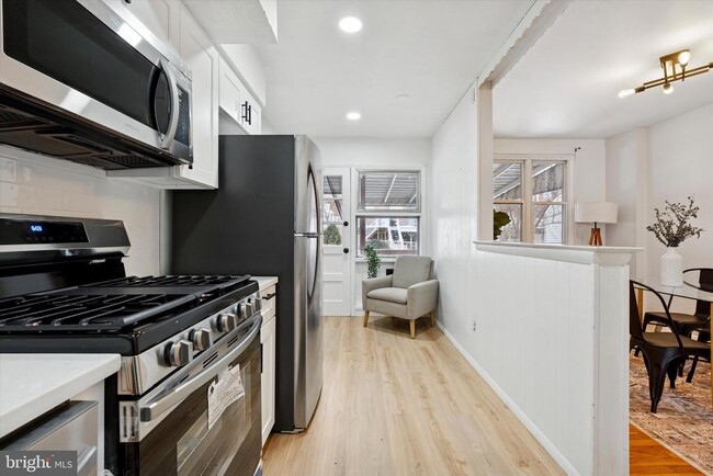 Building Photo - 228 Rock St