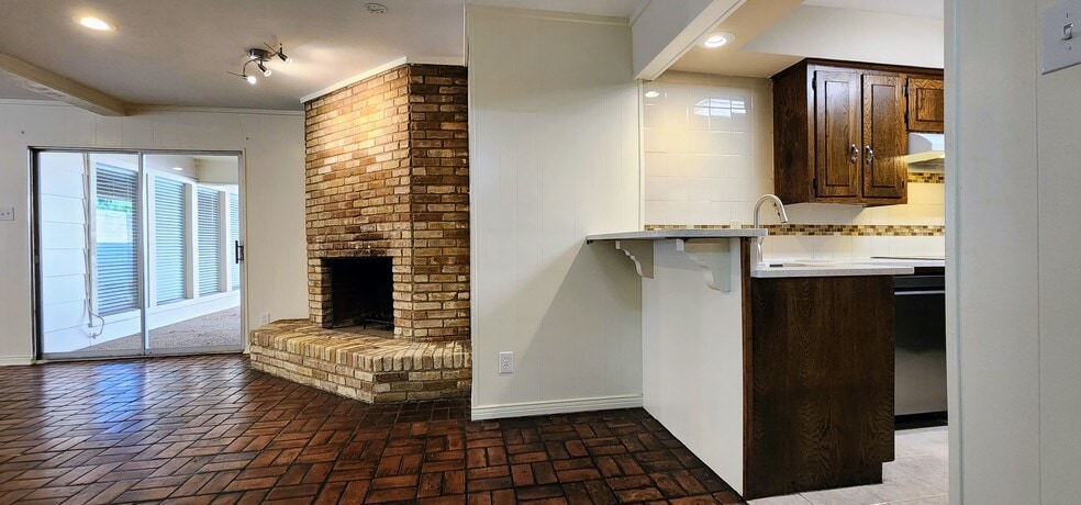 Building Photo - 7737 Village Trail Dr