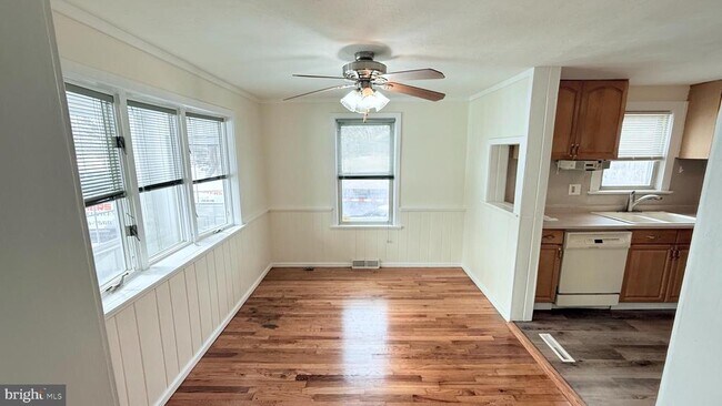 Building Photo - 470 Connecticut Ave