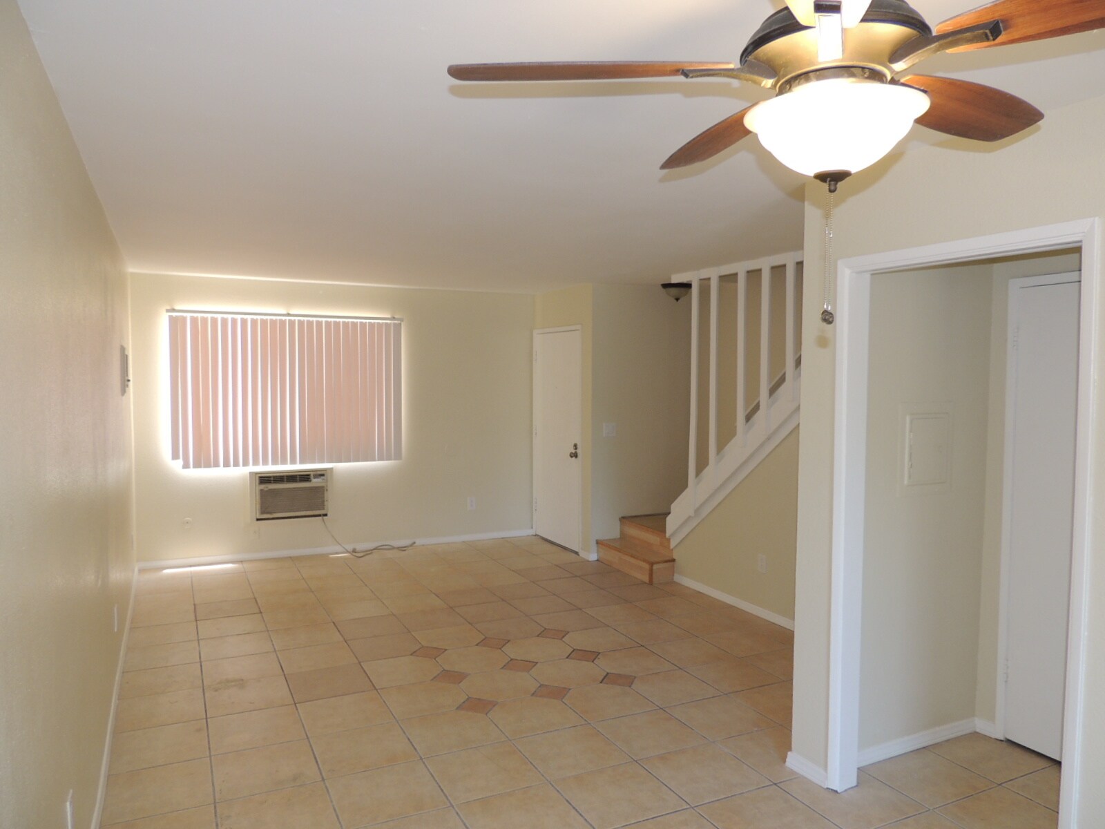 Building Photo - 1127 D Ave