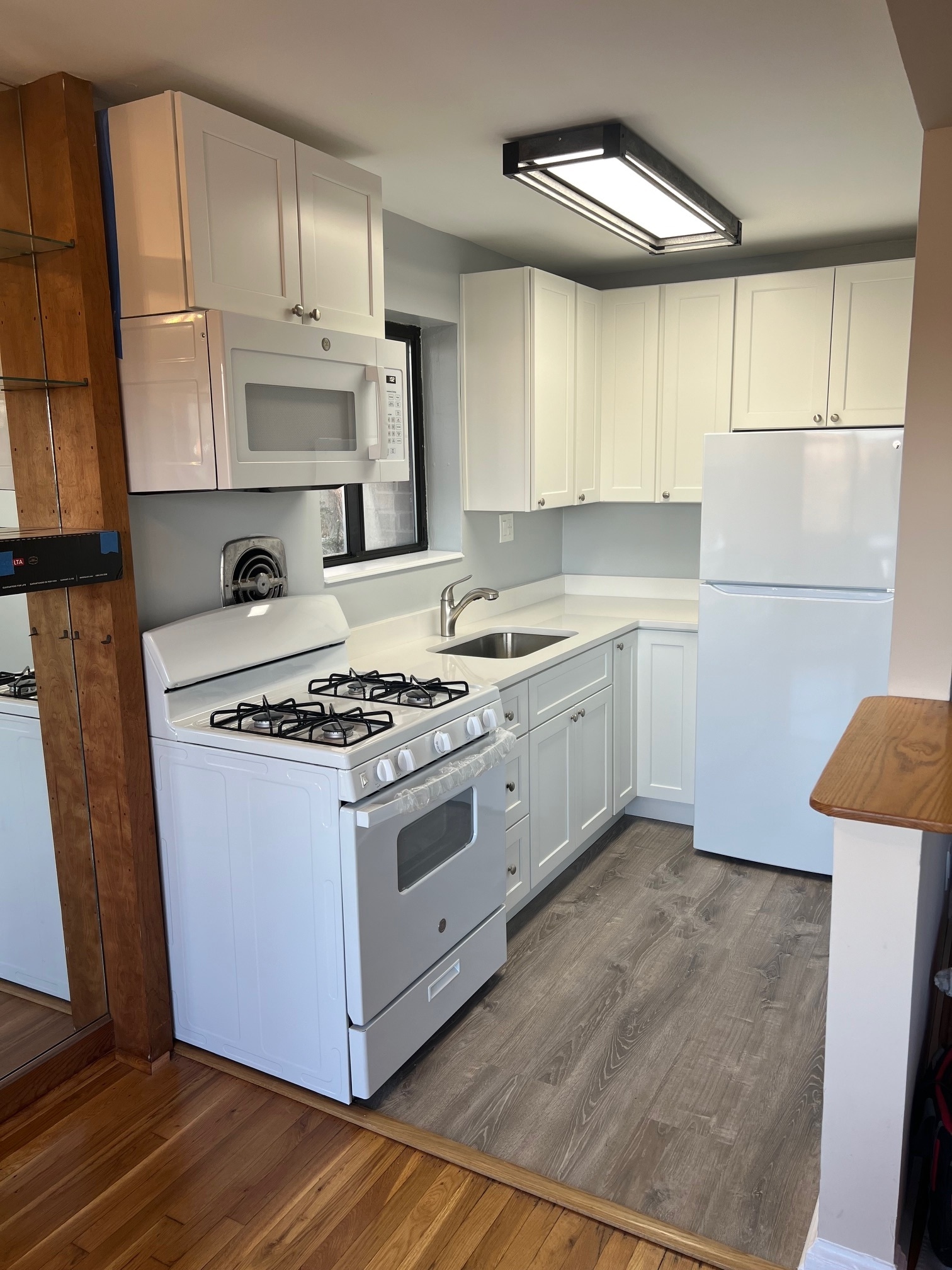 Kitchen - 1573 N Colonial Ter