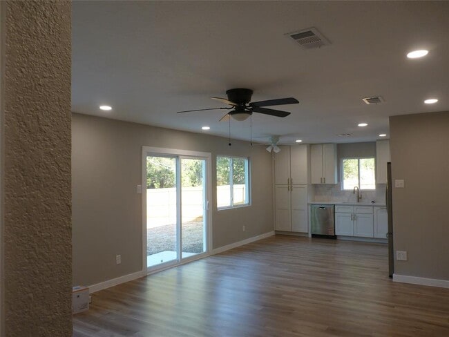 Building Photo - 3100 Barnsley Dr