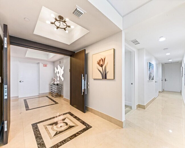 Building Photo - 101 S Fort Lauderdale Beach Blvd